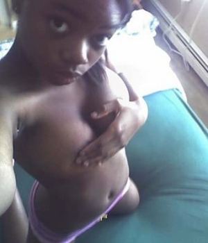 Black Teen selfshot cam whore shows off her hot body